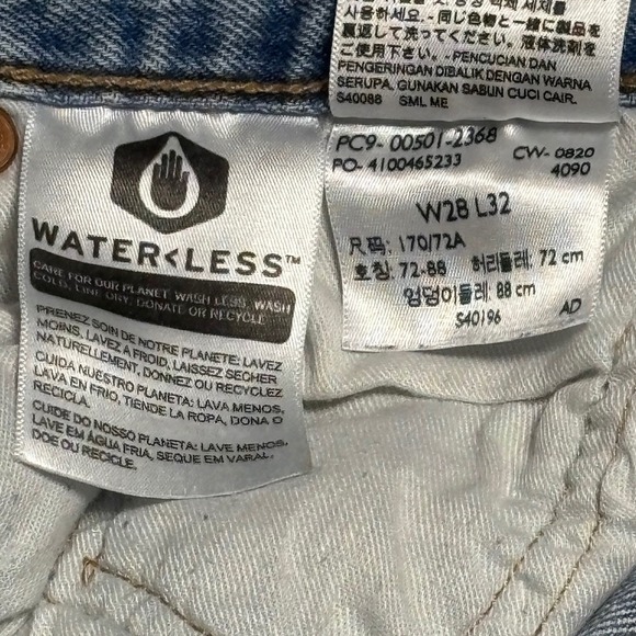 Levi's 501 Jeans Womens Size 28x32 Light Wash Button Fly Distressed Denim - Picture 5 of 9